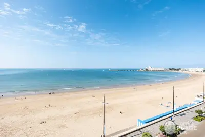 Image de Appartement moderne 80m² avec wifi, lave-vaisselle, balcon et vue mer