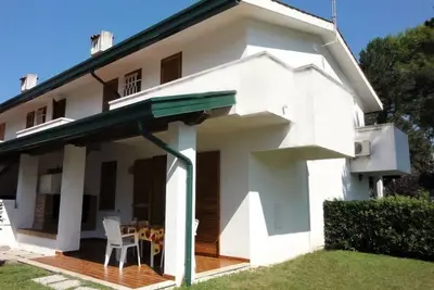 Image de Danube village terraced house with swimming pool