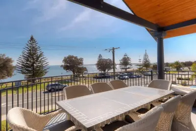 Image de Dolphin's Leap || *New* Exclusive Beachfront Home with Pool & Views