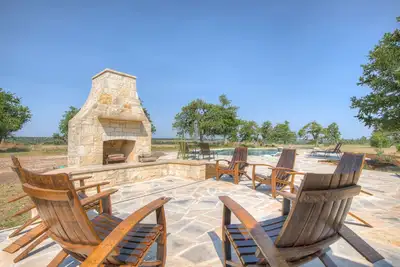 Image de Luxury 13 Ac. Ranch-Pool Hot-tub & Near Fred!