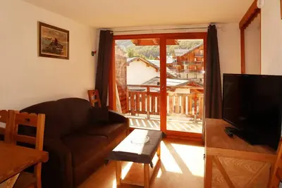 Image de 2ème étage, vue dégagée, remise en forme, piscine, sauna, balcon, télévision, casier à ski, 34m²
