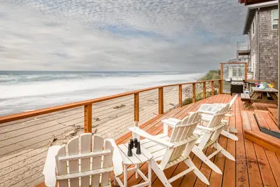 Image de Enjoy the beach from this Ocean Front home with a Hot Tub and Large Deck