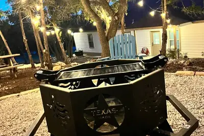 Image de Family Friendly! Beautiful Cozy Home! - Fire Pit