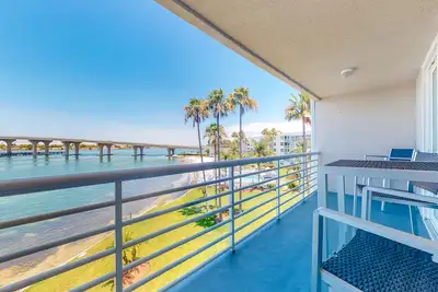Image de Bayfront condo near St. Pete Beach with pool & hot tub, central Ac & W/D