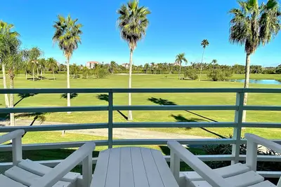 Image de Golf-view retreat with heated pool and hot tub - central Ac & private W/D