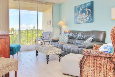 Image de Oceanview condo with pool, central Ac, WiFi, washer/dryer - snowbirds welcome