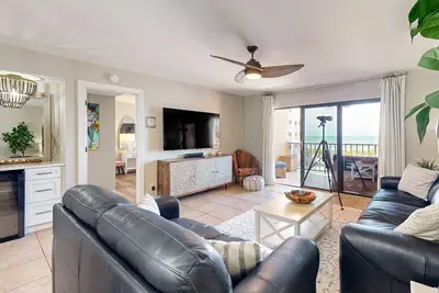 Image de Dog-friendly beachfront condo with pool, hot tub, tennis & Ac -snowbird-friendly