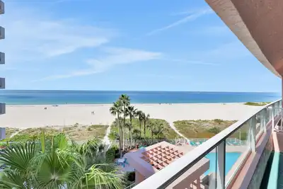 Image de Beachfront condo with multiple balconies, heated pool, gym, hot tub & Ac