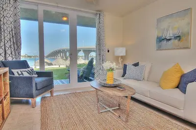 Image de Bayfront condo near St. Pete Beach - ground-floor, pool & hot tub, central Ac