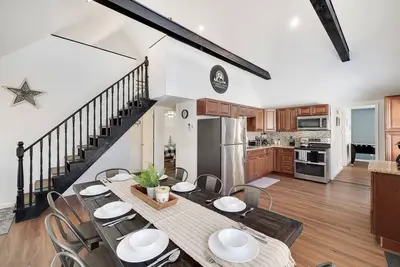 Image de Amenity Filled Private Getaway on a cul-de-sac w/ Ac, King Bed, Fire Pit & Games