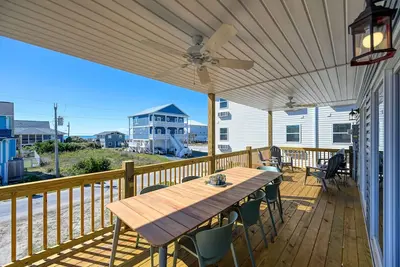 Image de Ocean View House w/ Linens on Beds! . . . Quick Beach Access + Ninja Course, Swings