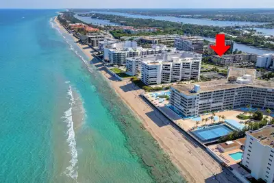 Image de Seasons By The Sea- 2/2 prime location with Pool!