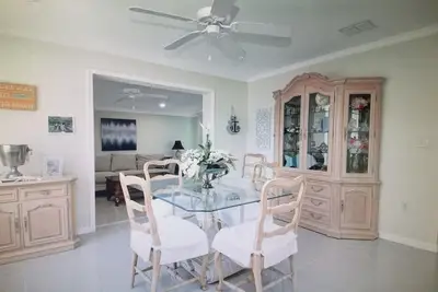 Image de La Casa Azul 3 B. R. Salt Waterfront Home. , 3 Mins From Beach & Comm. Pool! ! \"