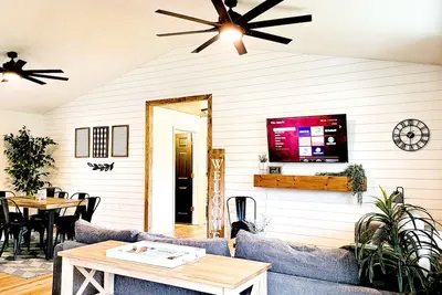 Image de Modern Red River Gorge Vacation Home Fiber WiFi + W\/D