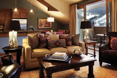 Image de ⭐️⭐️⭐️⭐️⭐️ Premium 3 Bedroom located at the heart of Vail Village! ! !