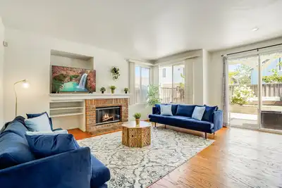 Image de Spacious 4br 3ba | King Bed | Private Yard | Sf Bay Area
