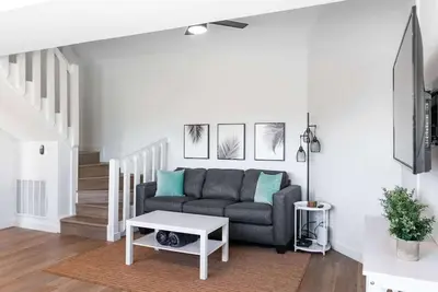 Image de Easy Walk to Beach, Boardwalk, & Lake! King Beds!