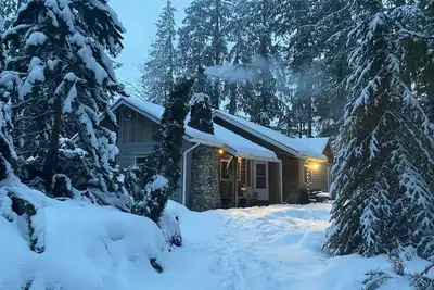 Image de Large cabin on rural farm. Private, relaxing, close to Stamp Falls Park.
