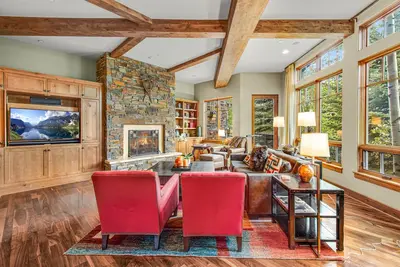 Image de High-End Trail Creek Crossings Condo Steps from Downtown Ketchum