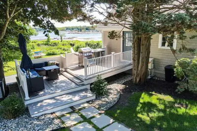 Image de Oceanfront getaway, private boardwalk steps to Cape Neddick Beach