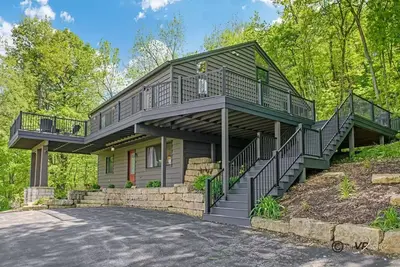 Image de Stunning views, amazing gathering spaces, Now with Hot Tub