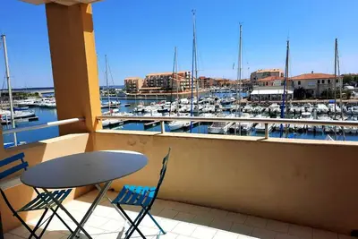 Image de Appartement climatisé avec vue sur le port de plaisance