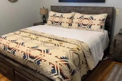 Image de Cottage w/ New Hot Tub 1. 5 miles to Broadway