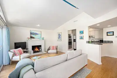 Image de New Listing! Walk to Beach and Harbor! Captain’S Cottage! Permit Str23-0076