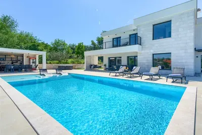 Image de Villa Lagos - piscine, spa, jacuzzi et lac Rouge et Bleu