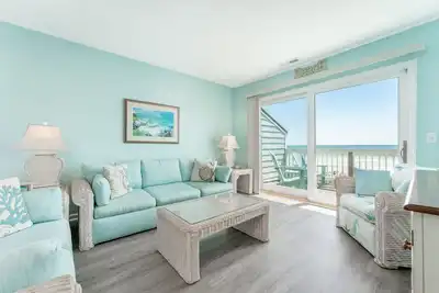 Image de Sea for Miles- Updated, Dog-friendly Oceanfront Condo