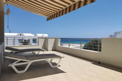 A 2 minutes de la plage, Studio haut standing, sûr et à belle vue mer.
