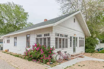 Image de Cherry Blossom Iii: Close to Downtown Attractions