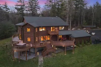 Image de Stunning Retreat on 62 Acres, 7000 sq ft, Pool and Hot Tub