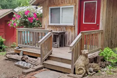 Image de One bed, one bath cabin for two near the entrance to the North Cascades