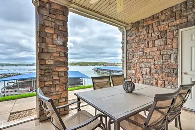 Image de Condo with Lakefront Patio & Community Perks!