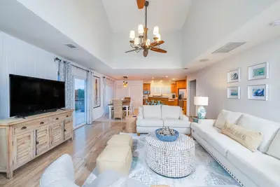 Image de Summer Break! | Game Room | Sleeps 21 | Pool