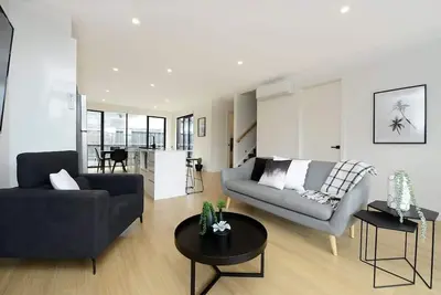 Image de Toast the Townhouse - Modern Townhouse only 200m to beach and shops - 4pm check out on Sundays*