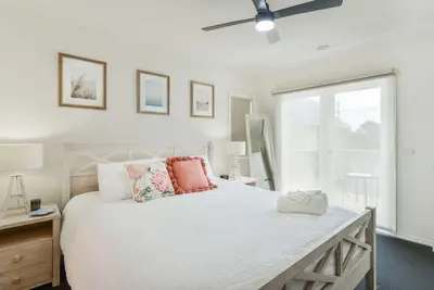 Image de Moments from the Beach - Family friendly Townhouse 50m to beach - 4pm check out on Sundays*