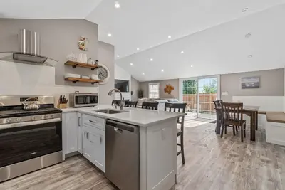 Image de Cozy cottage w\/hot tub, game room & backyard. Close to West Point and Bethel.