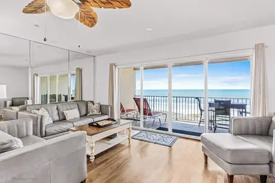 Image de Gulf Front Condo - Close to many restaurants!