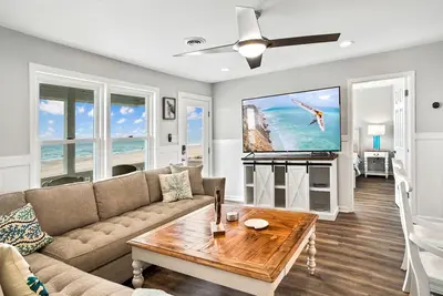 Image de Direct Oceanfront Home on Holden Beach, Endless Views, 2 Living Areas, Updated