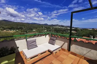 Attique avec vue panoramique sur Llançà et piscine