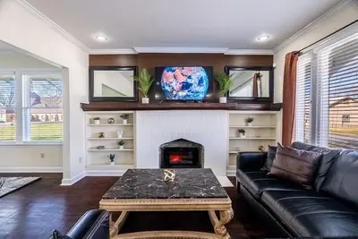 Image de 3 Br Spacious and Stylish Home Near Downtown
