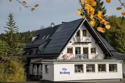 Image de Villa Nordhang - Appartement 1 avec vue sur les montagnes, terrasse et Wi-Fi.