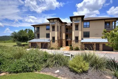 Image de Pools, lake, pickle ball, golf cart, trails, private patio, dog friendly & more!