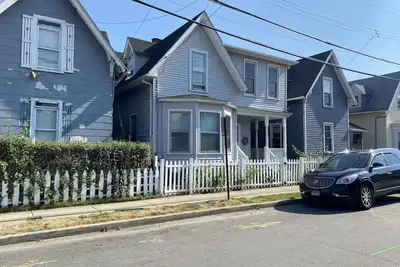 Image de Cheerful 4 bedrooms residential house.