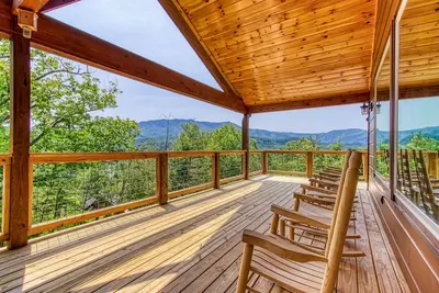 Image de **Brand New Build** 5 Bedroom, 5 Bath With 4, 000 Sq Ft With Mountain View