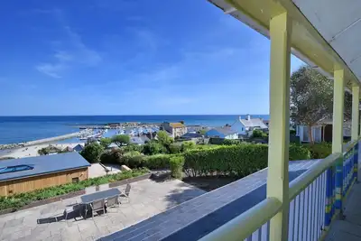 2 Harbour Heights, family friendly in Lyme Regis