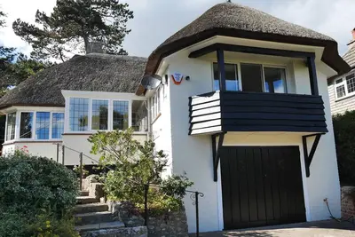 Maries, pet friendly, character holiday cottage in Lyme Regis