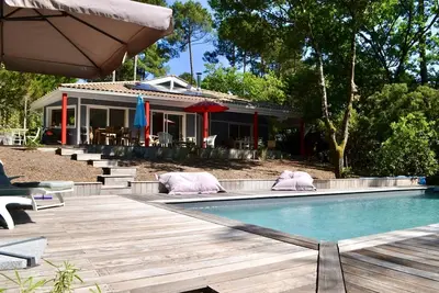 Image de Very attractive pool house with wonderful terrace area